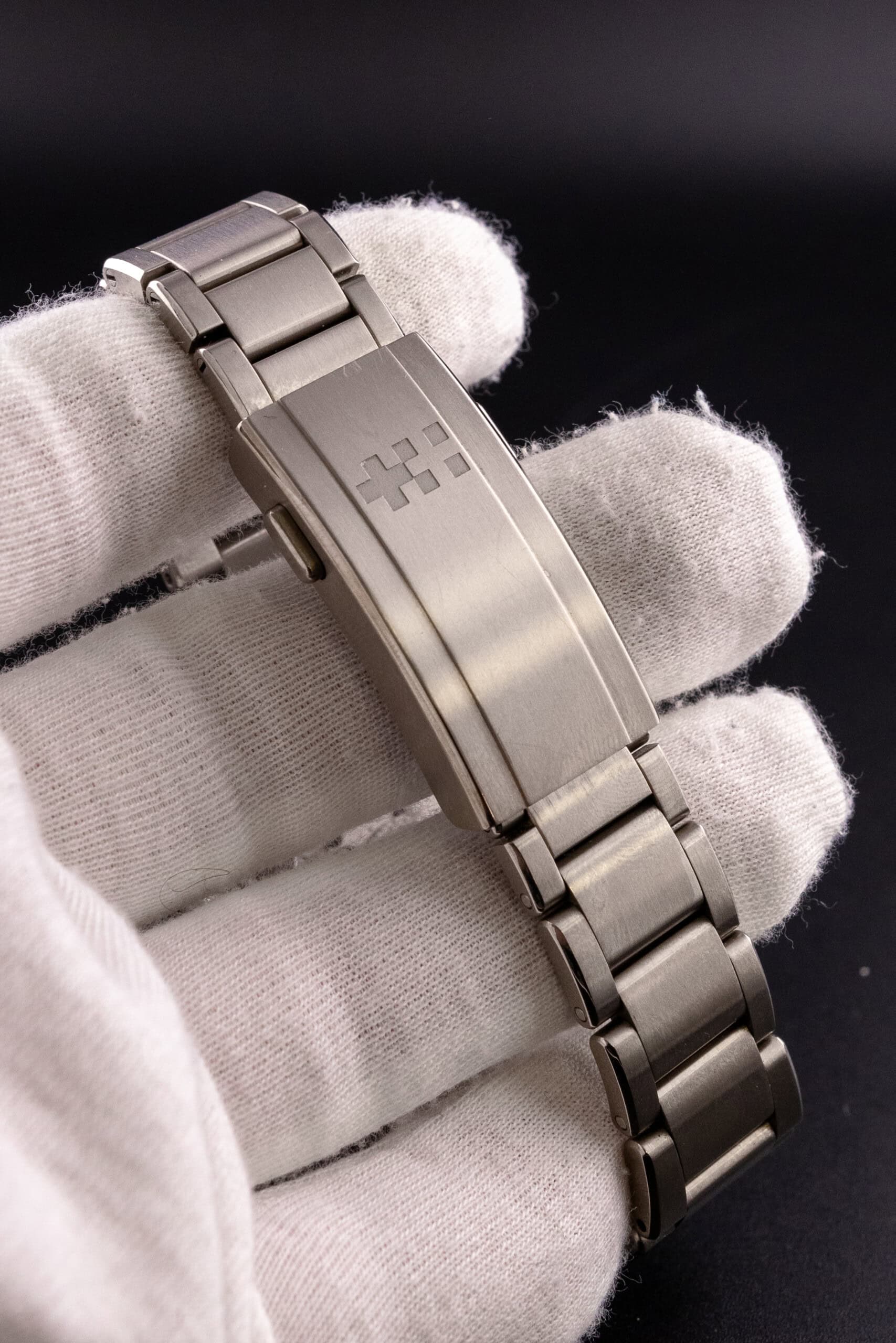 Christopher Ward C60 Trident Pro Titanium | Crown
